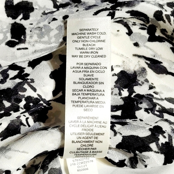 WHBM Black & White Leaf Pattern Long Ruffled Sleeves Blouse (M) - Picture 6 of 8